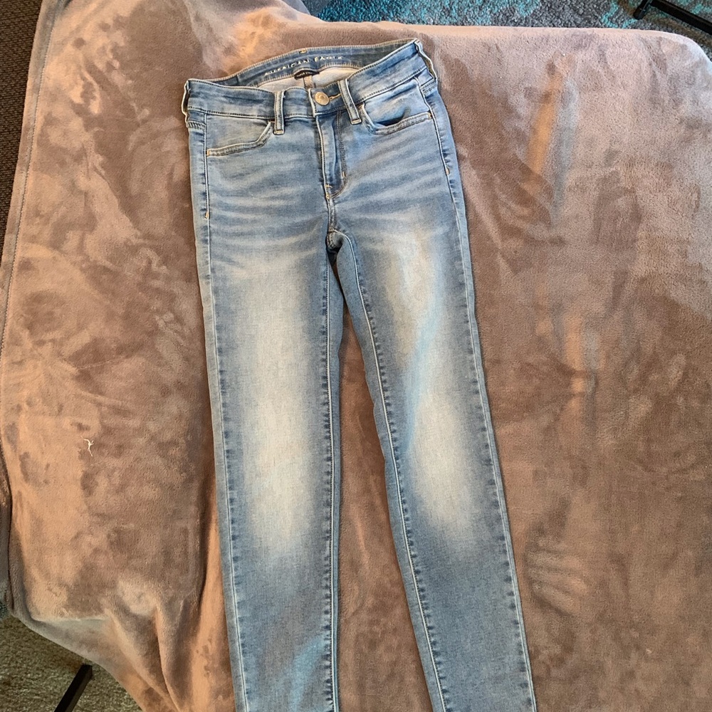 American Eagle light blue colored blue jeans, size 00.